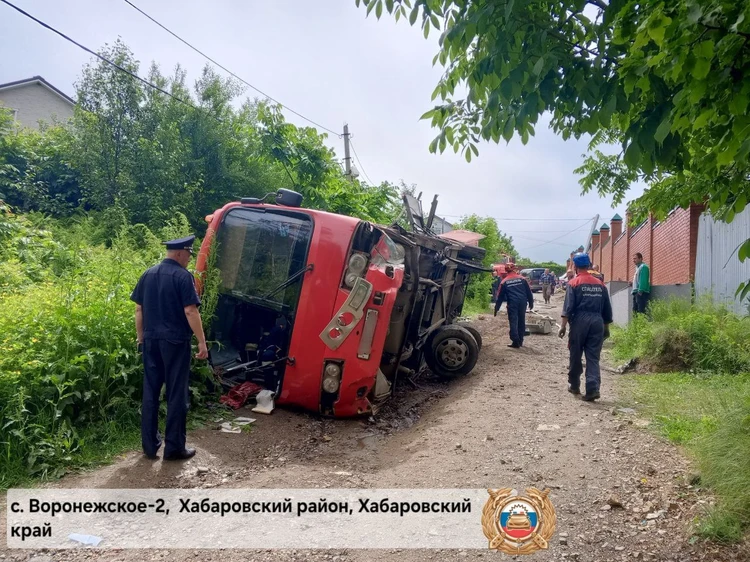 Налетел на бетон и опрокинулся: еще несколько человек обратились в больницу после ДТП с экскурсионным автобусом