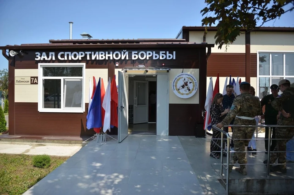 В Лабинском районе открыли новый модульный спортивный зал. Фото: пресс-служба администрации Краснодарского края