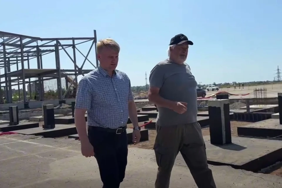 Крамаренко посетил стройплощадку агро-молла в Мариуполе. Фото: ТГ/Крамаренко
