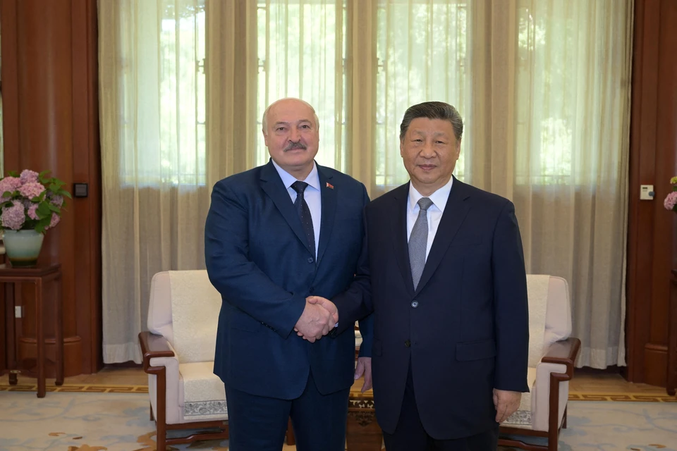 Лукашенко предложил поставить памятник Си Цзиньпину около стадиона в Белоруссии