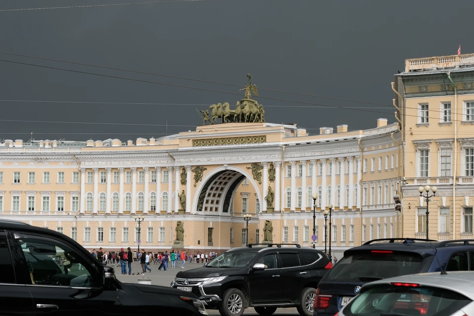 Прогнозируется сильный ливень.