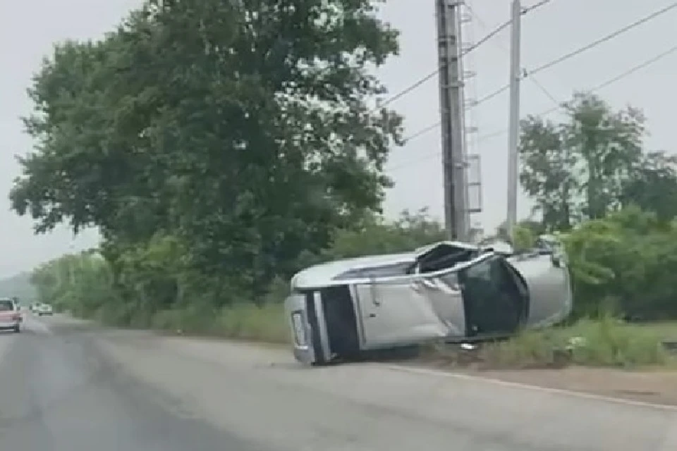 Пьяная женщина за рулем Toyota Prius влетела в столб в Хабаровске
