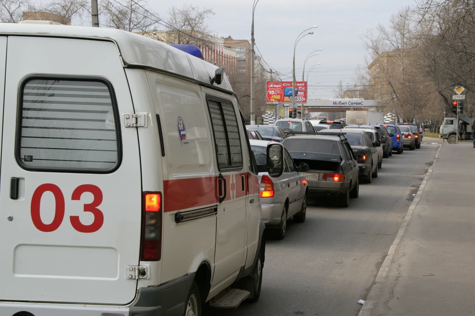Массовое ДТП в Ростове: таксист на «Рено Логане» влетел в пассажирские автобусы