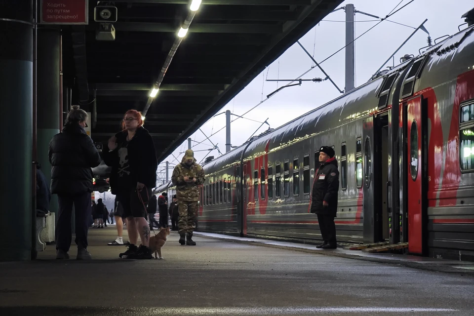 Нарушителей доставили в отдел полиции.
