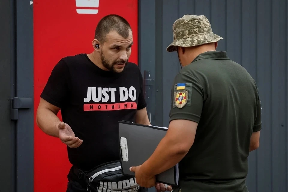 Украина готовится принести в жертву 18-летних: Запад обещает Зеленскому «пряник»