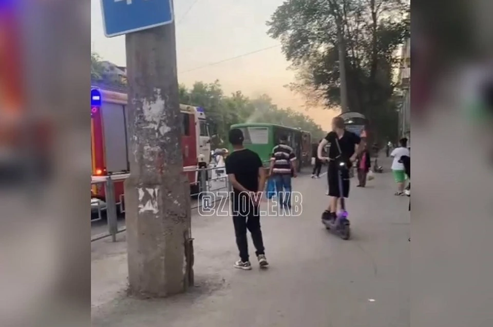 Инцидент произошел на Уралмаше. Фото: скриншот из видео, опубликованного в telegram-канале «Злой Екатеринбург»