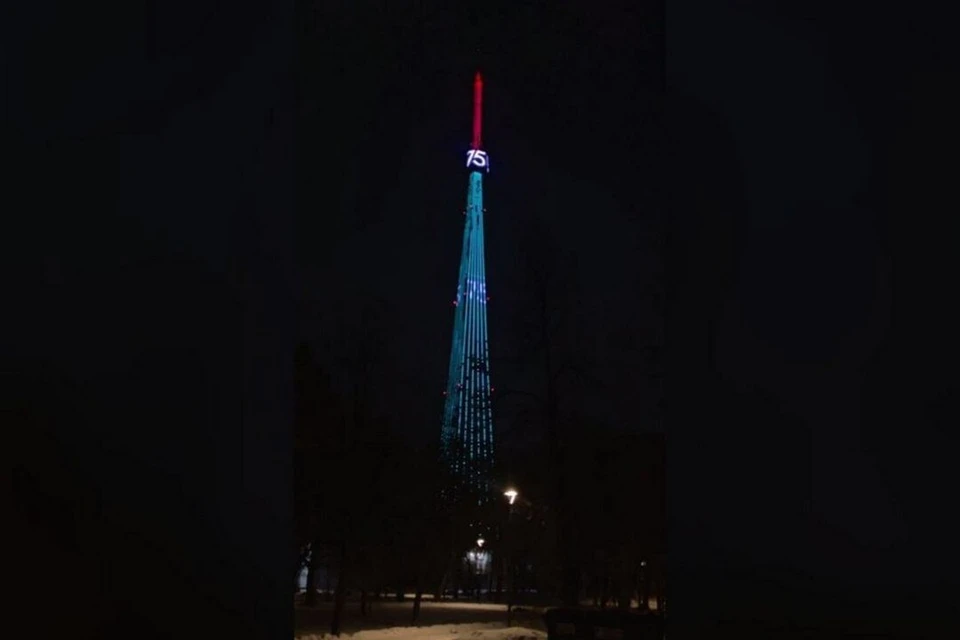 В Новосибирске телебашня ранее окрашивалась в фирменные цвета НГТУ НЭТИ. Фото: кадр из видео из телеграм-канала НГТУ НЭТИ