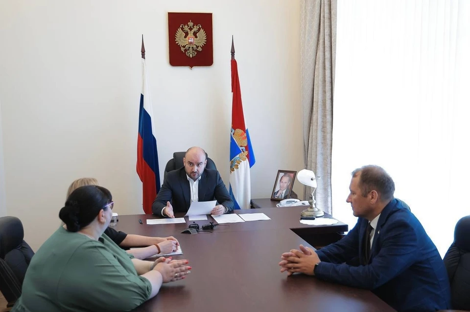 Губернатор встретился с местными жителями. Фото: пресс-служба правительства