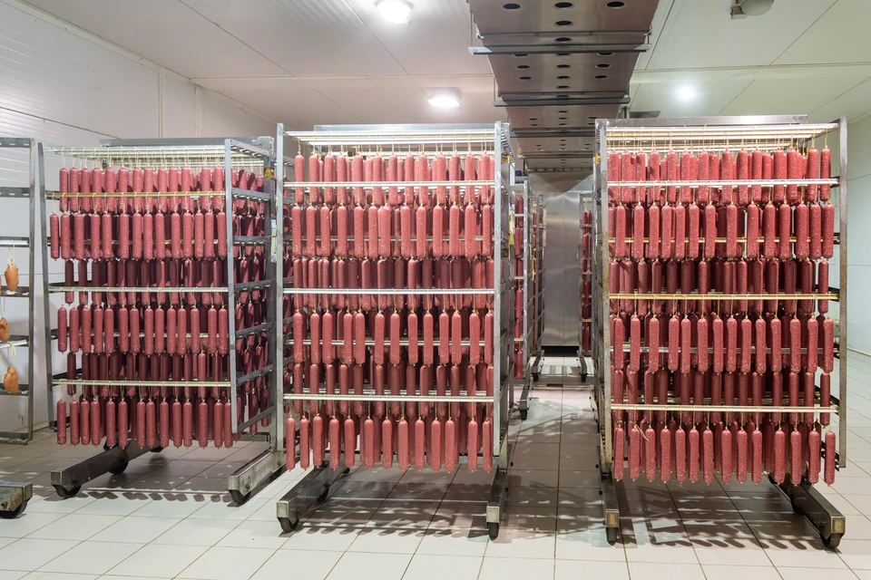 На производстве могли нарушить правила хранения продукции.