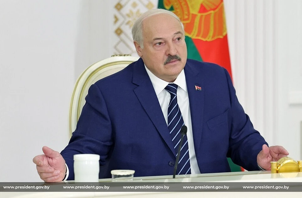 Лукашенко сказал об излишнем количество документов и докладов президенту. Фото: president.gov.by.