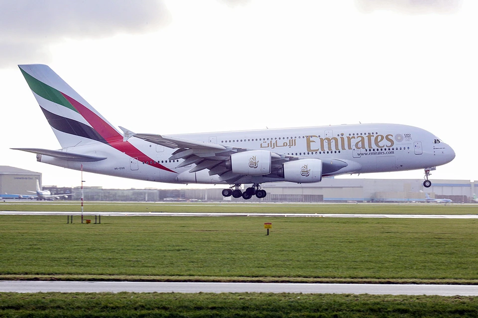 Авиакомпания Emirates на данный момент выполняет рейсы между Москвой и Дубаем по расписанию