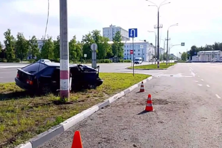 Автомобиль влетел в столб: Четыре человека пострадали во время ДТП в Нижегородской области