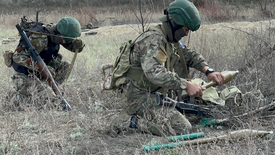 Российские военные бьют врага в зоне СВО