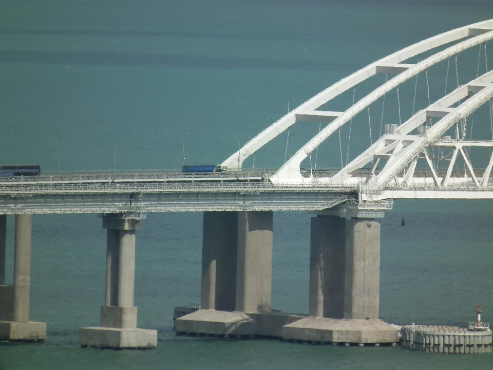 В очереди перед Крымским мостом со стороны Кубани стоят 230 авто