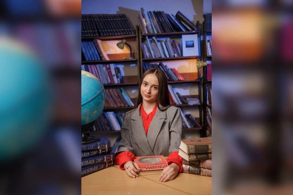 Выпускница Ильичевской школы написала ЕГЭ по химии и русскому языку на 100 баллов. Фото: краевое правительство