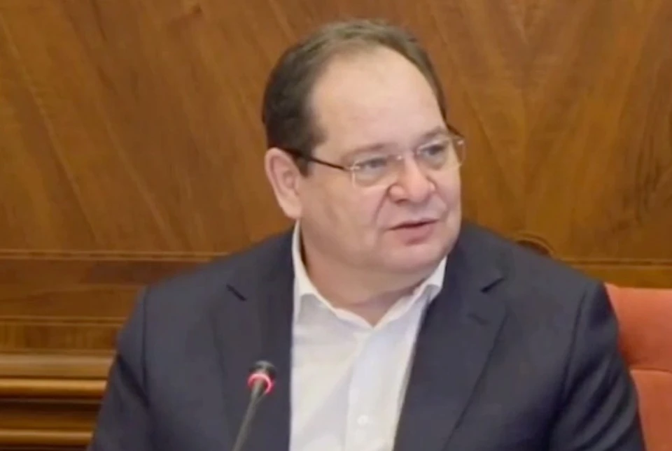 Кадр из видео совещания врио главы Республики Коми Ростислава Гольдштейна.