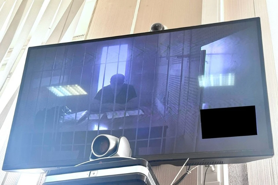 Курбанова обвиняют в вымогательстве стройматериалов на сумму почти 300 тысяч рублей. Фото: Новосибирский областной суд.