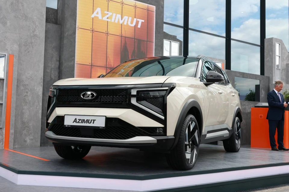 АвтоВАЗ представил первый кроссовер Lada Azimut с платформой от Vesta на ПМЭФ