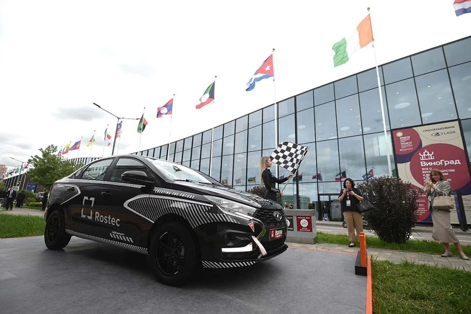 Lada Iskra представили на ПМЭФ-2025.