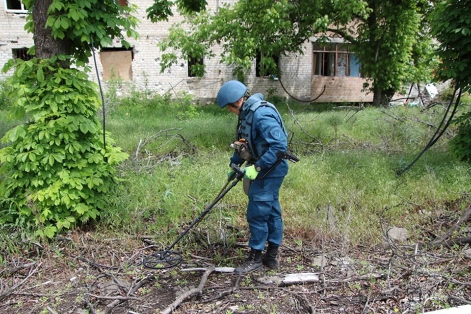 Саперы МЧС за сутки выявили и уничтожили 254 взрывоопасных предмета в ДНР. Фото: МЧС России по ДНР
