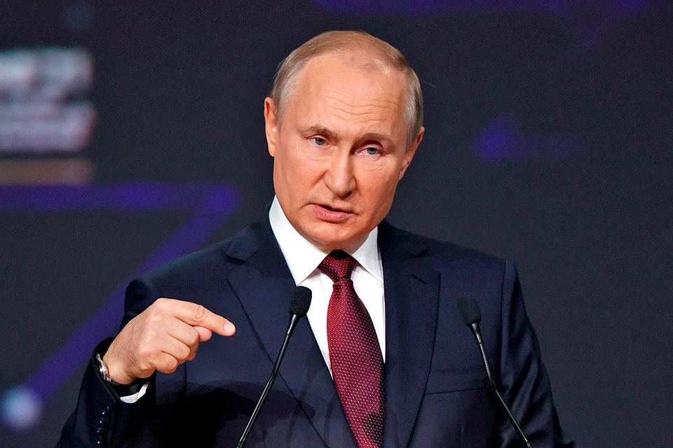 Владимир Путин выступил с речью на ПМЭФ-2025