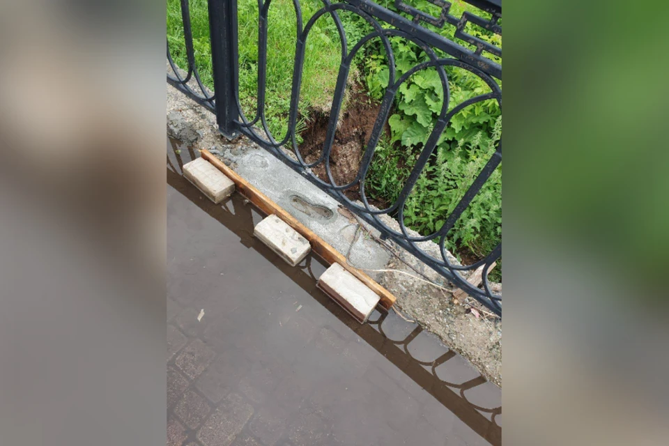 Хваленое благоустройство рассыпается на глазах. Фото: t.me/kirov_krasiv