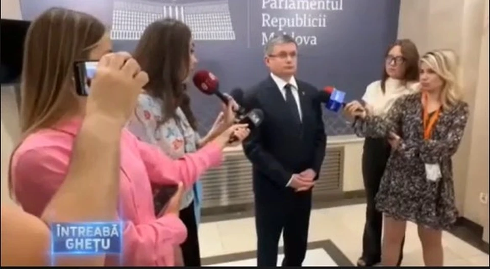 Игорь Гросу проигнорировал вполне корректный вопрос журналистки провластного телеканала. Фото: скрин с видео