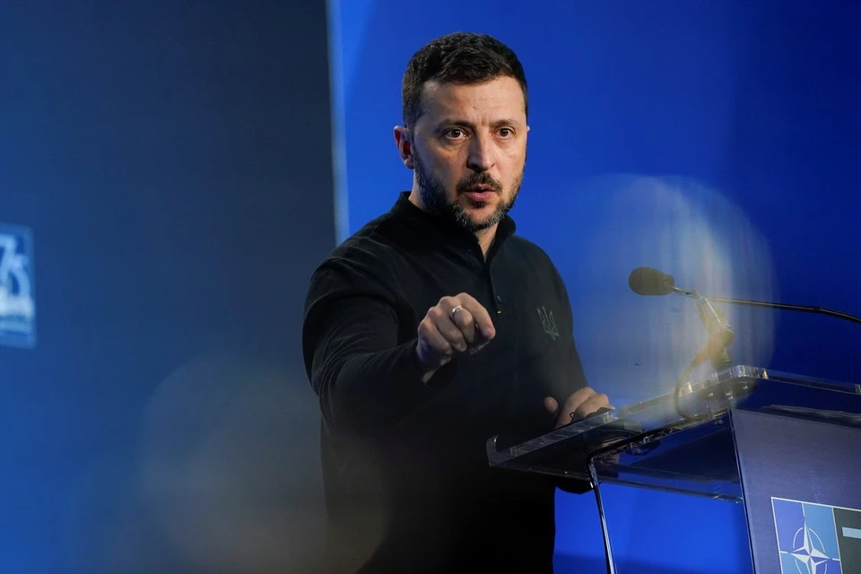 Владимир Зеленский заявил, что намерен поменять некоторых послов Украины, причем, уже в ближайшее время.