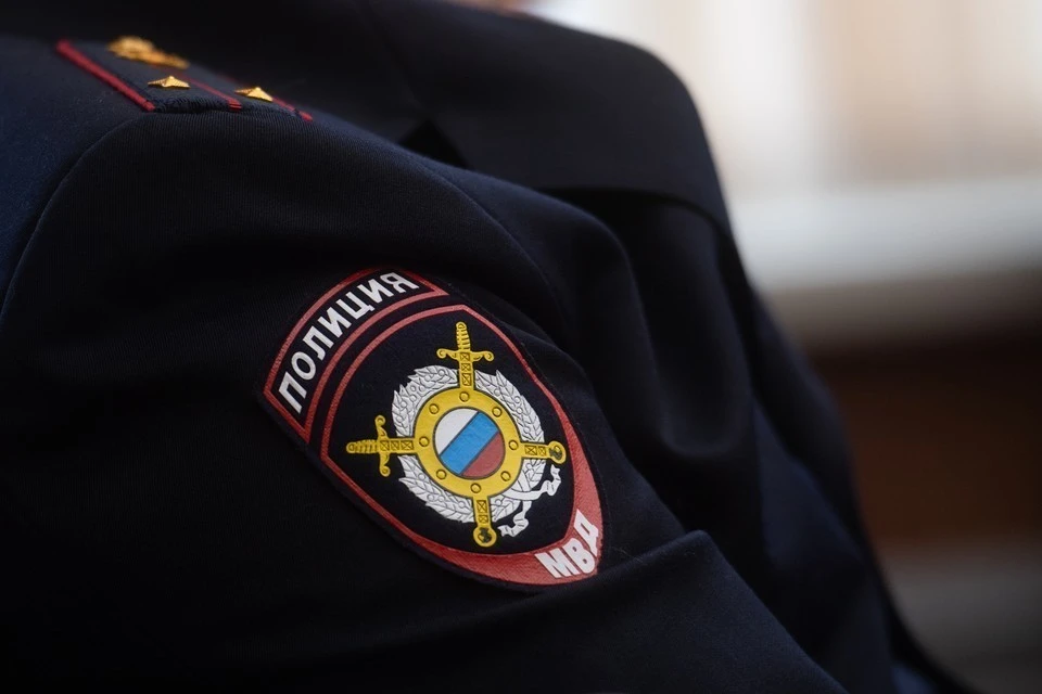 Неизвестные разорвали знамя Победы в Санкт-Петербурге