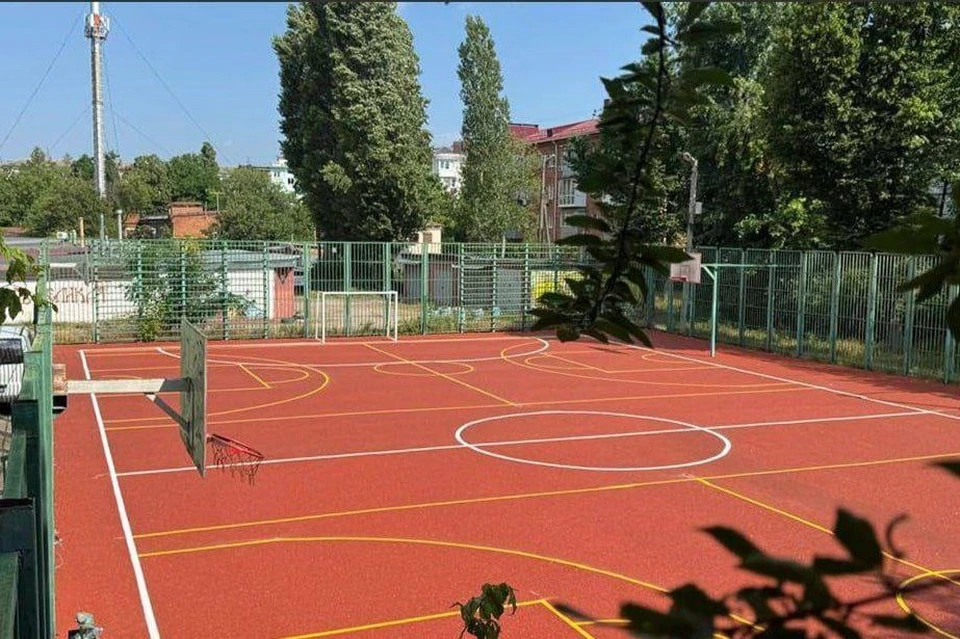 В Краснодаре выполнят комплексный ремонт девяти спортплощадок Фото: t.me/emnaumov