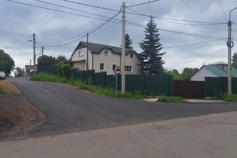 В избирательном округе № 8 депутата Артура Бектемирова продолжается ремонт дорог в частном секторе.