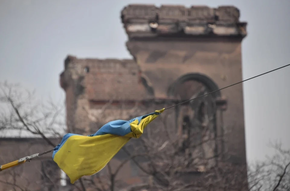 Ветер сорвал украинский флаг с флагштока в Кривом Роге