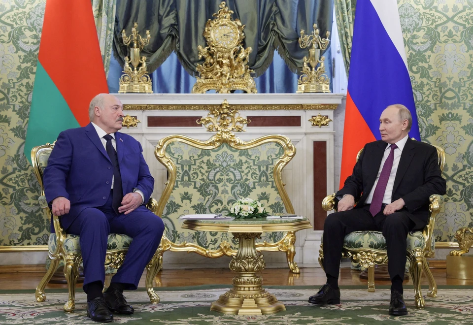 Песков: Путин и Лукашенко общаются постоянно, а на днях встретятся лично