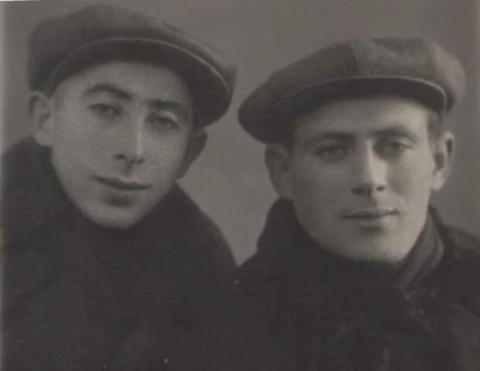 Братья Симха (слева) и Ефим Ривилисы в день призыва. Ленинград, 15 ноября 1939-го.