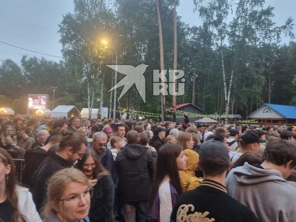 Уральцы столпились в ожидании выступлений