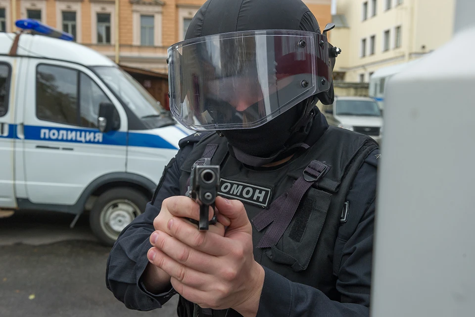 У тренера украли валюту и имущество на 2 млн рублей.