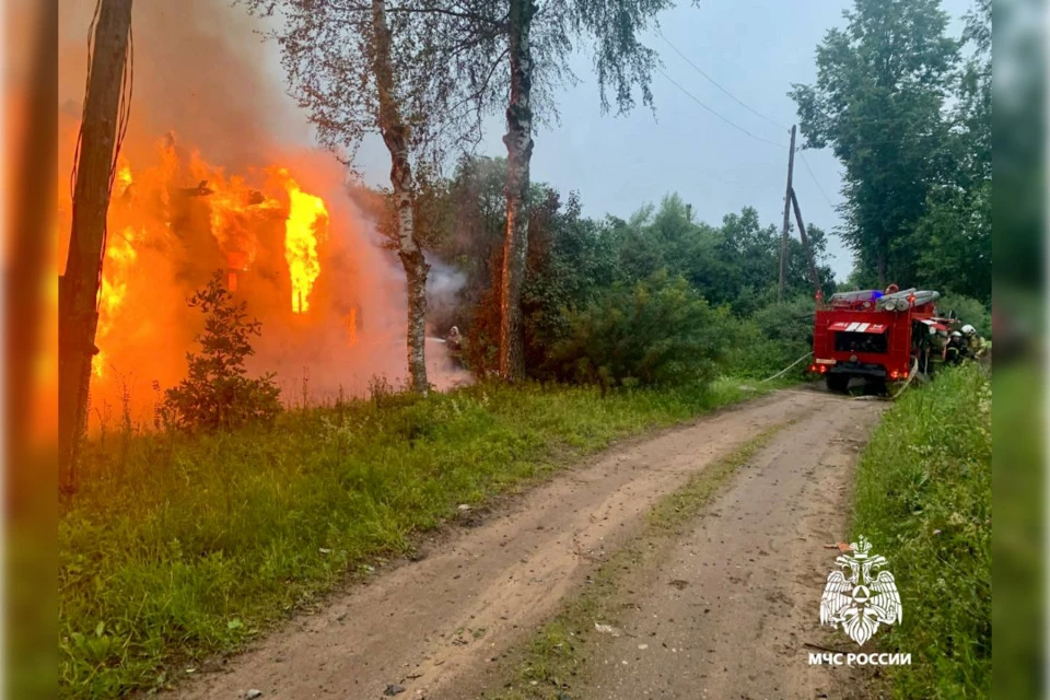 В пожаре погибла женщина и дотла сгорел ее жилой дом. Фото: МЧС Тверской области.