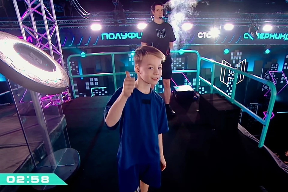 9-летний Богдан стал третьим финалистом в младшей возрастной категории. Фото: телеканал СТС, шоу «Суперниндзя. Дети»