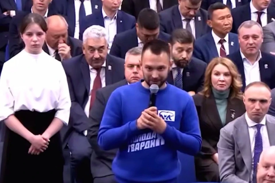 Сергей Добровольский предложил Дмитрию Медведу открыть филиал Высшей партийной школы ЕР в Мариуполе. Фото: ЕР ДНР