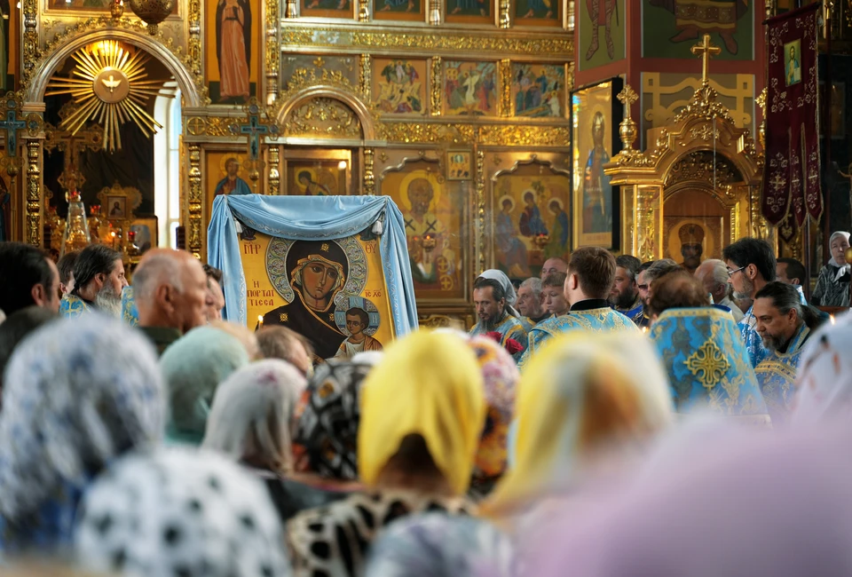 В Мариуполь прибыла Иверская икона Пресвятой Богородицы из Донецка