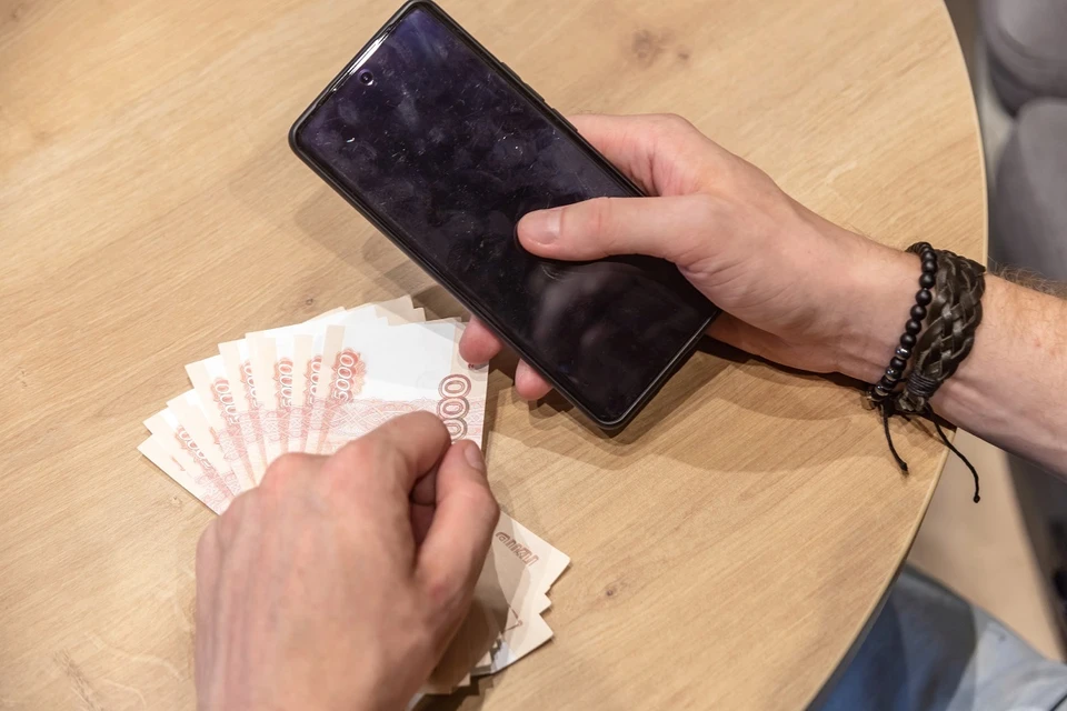 Помимо велосипедов злоумышленник похищал мобильники у посетителей кафе