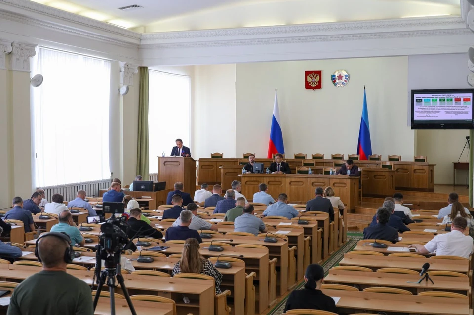 Документ приняли депутаты Народного Совета ЛНР. ФОТО: НС ЛНР
