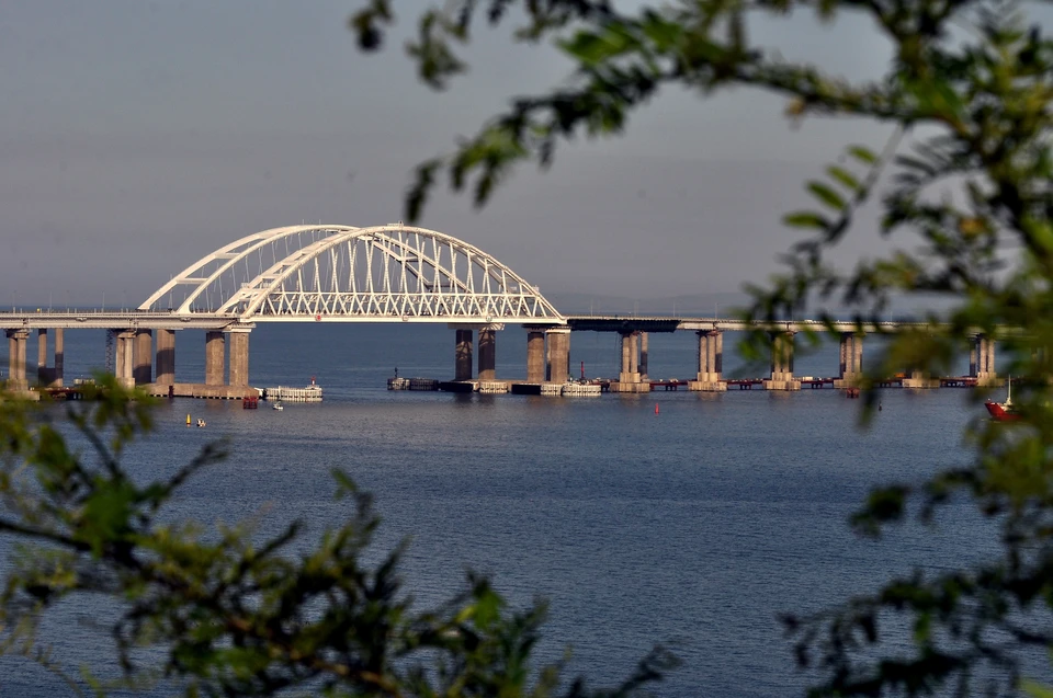 Пробка перед мостом растет