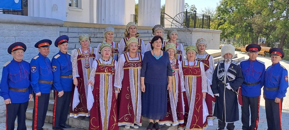 Алла Николаевна и хористы. Фото: Алла Тер-Акопян