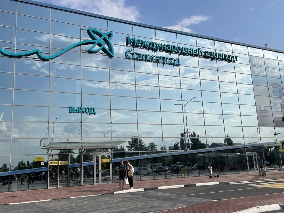 Пассажиры в Волгограде весь день ждут вылета в Санкт-Петербург.