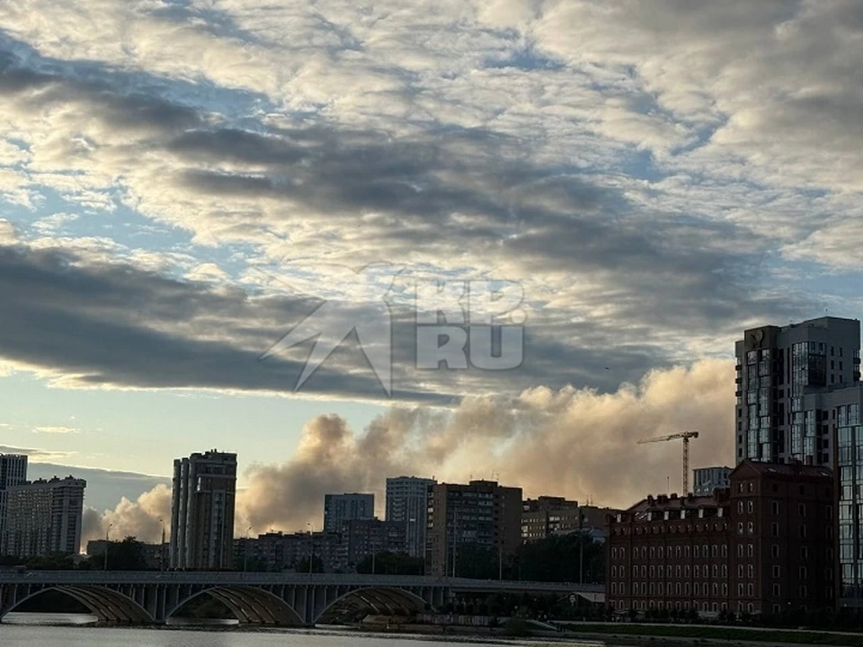 Из-за пожара небо над Екатеринбургом заволокло дымом