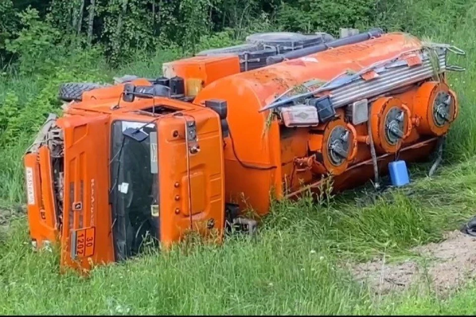 В Нижнеилимском районе на трассе разлилось дизельное топливо