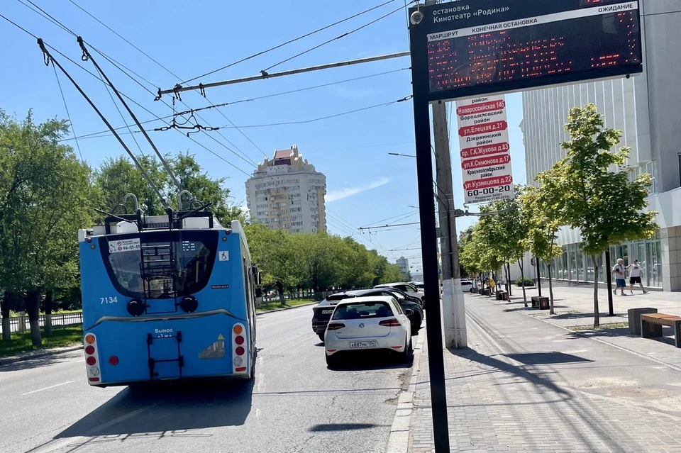 Часть денег добавят на сферу дорожной деятельности и транспортного обслуживания.