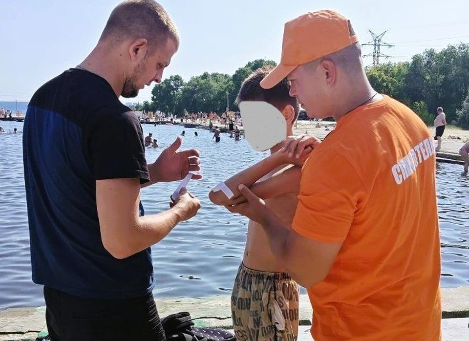 На ульяновском пляже подросток полез в воду в запрещенном месте и получил травму | ФОТО: Управление гражданской защиты Ульяновска