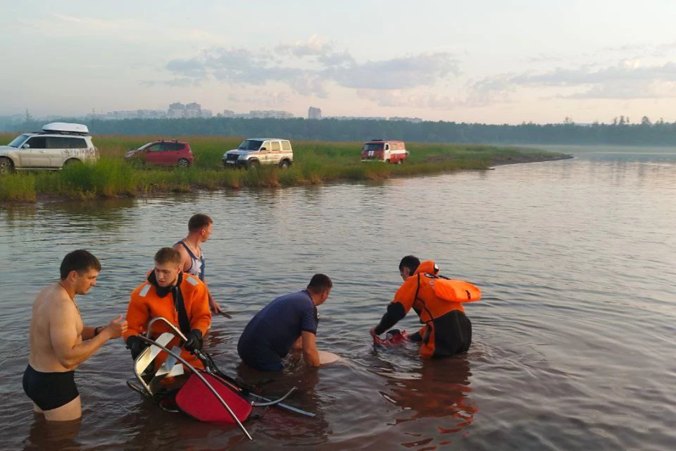 В Братске два человека упали в воду с мотопараплана и погибли. Фото: пожарно-спасательная служба Иркутской области.